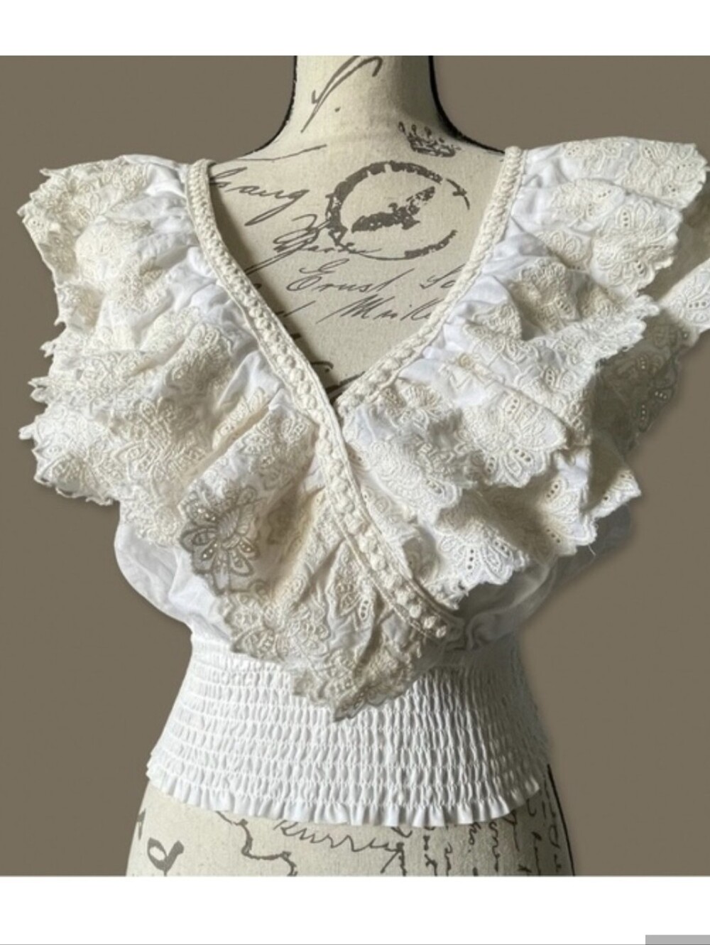 Jennifer& Grace Cream Ruffled Eyelet Crop Top Sz.M NWT - Picture 1 of 10